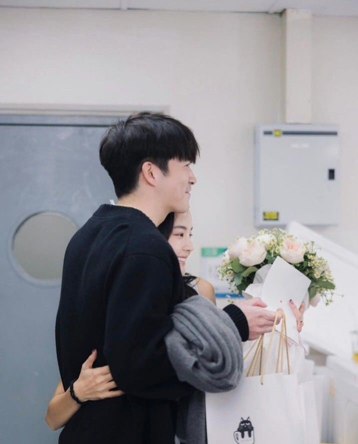ÁNH MẮT THẤU HIỂU