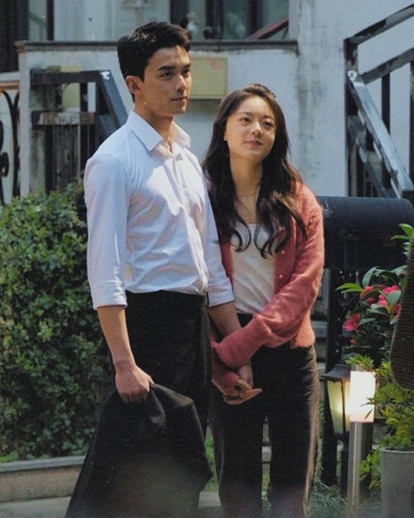 Người Thứ Ba Giữa Linh Đường