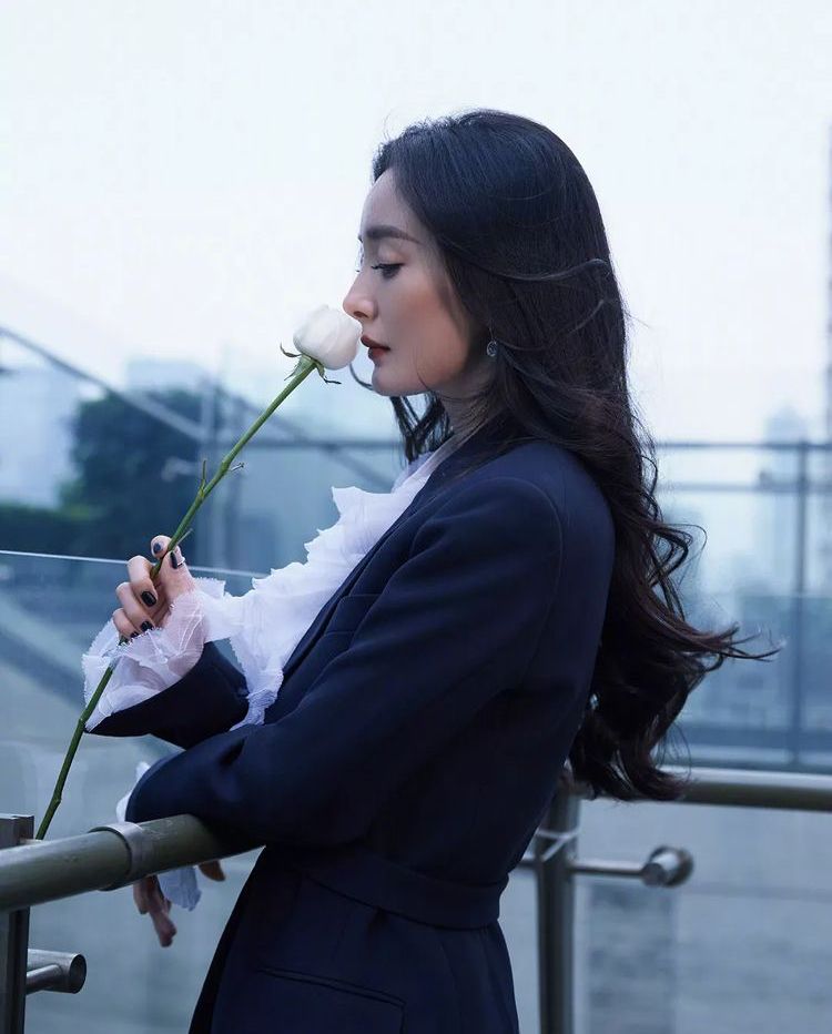 PHÁT TÁN VIDEO VỀ SỰ KHÔNG CHUNG THUỶ CỦA CHỒNG