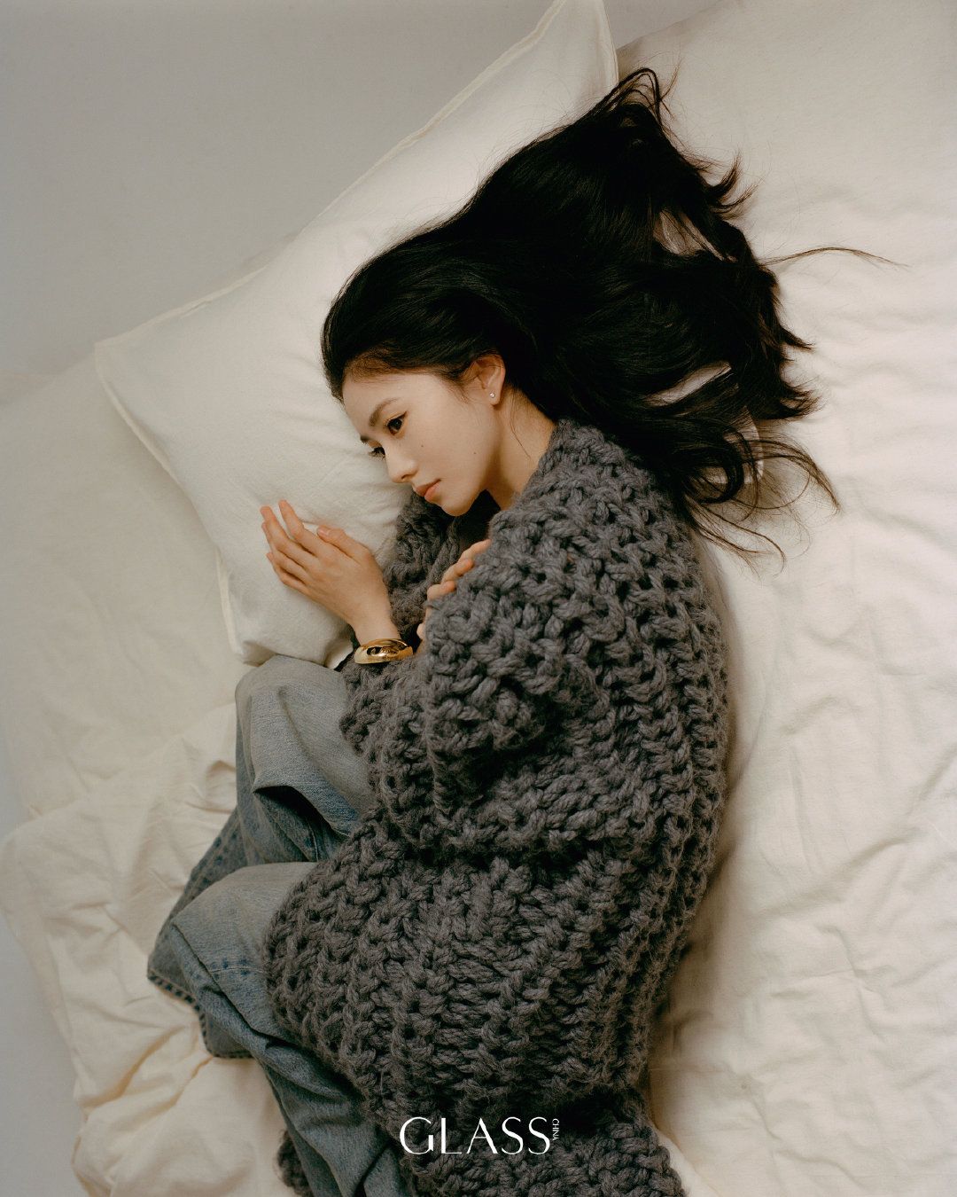 Chồng ủ mưu bắt tôi nuôi con anh ta và chị dâu, tôi liền chiều hư nó